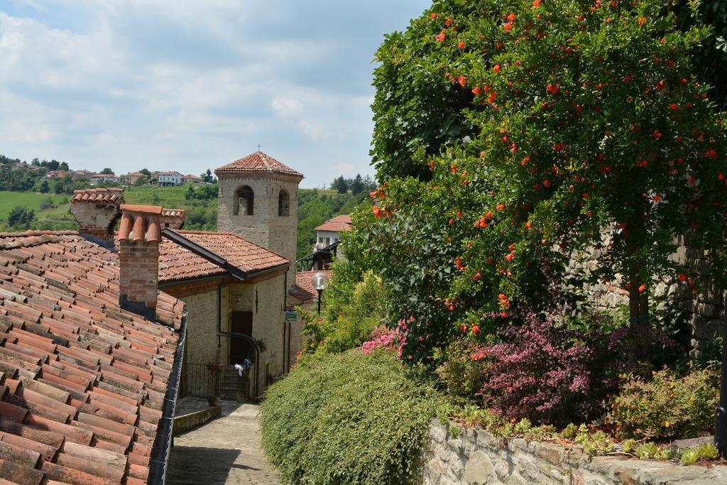 Dimora Storico Romantica Il Sole E La Luna Hostal Cerretto Langhe Exterior foto