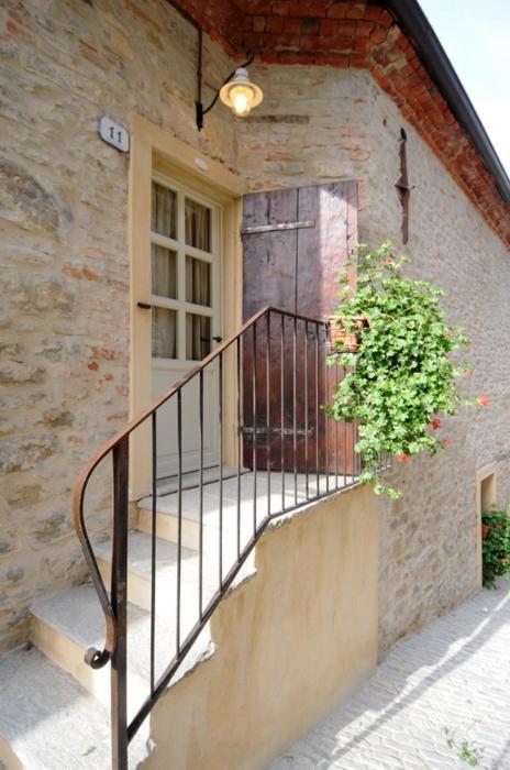 Dimora Storico Romantica Il Sole E La Luna Hostal Cerretto Langhe Exterior foto