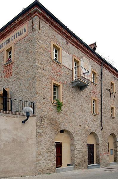 Dimora Storico Romantica Il Sole E La Luna Hostal Cerretto Langhe Exterior foto