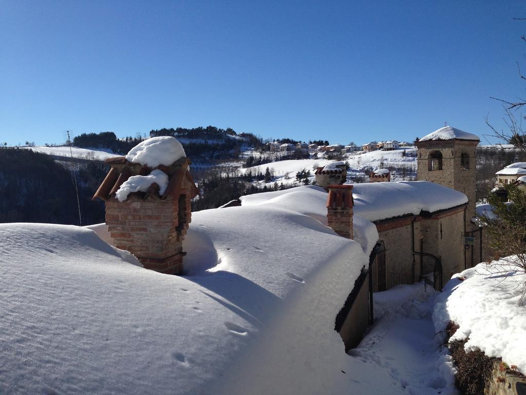 Dimora Storico Romantica Il Sole E La Luna Hostal Cerretto Langhe Exterior foto