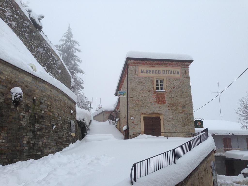 Dimora Storico Romantica Il Sole E La Luna Hostal Cerretto Langhe Exterior foto