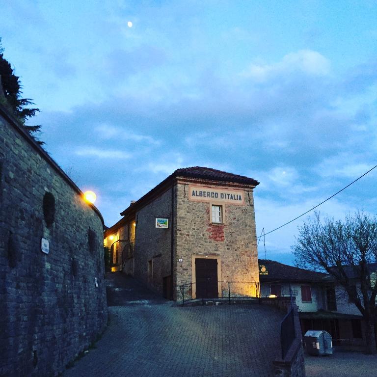 Dimora Storico Romantica Il Sole E La Luna Hostal Cerretto Langhe Exterior foto