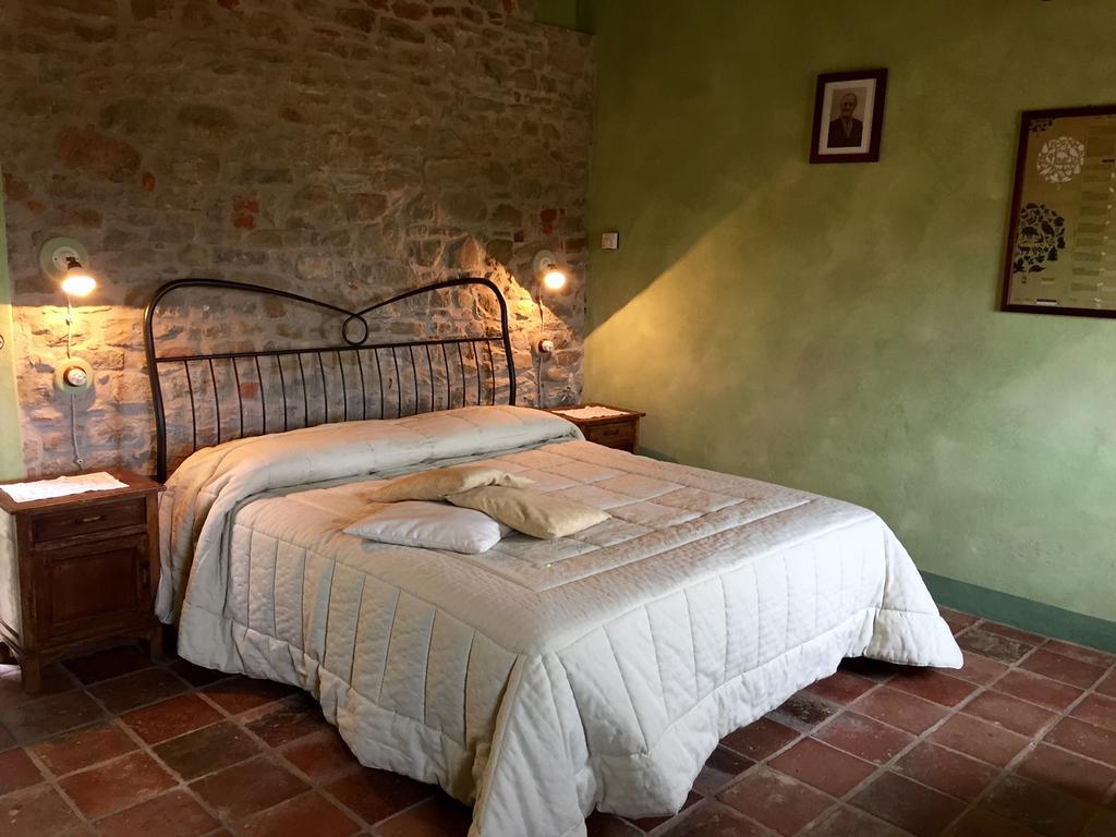 Dimora Storico Romantica Il Sole E La Luna Hostal Cerretto Langhe Habitación foto